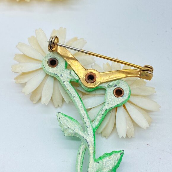 Vintage Set of 3 Daisy Brooch Floral Enamel Gold Tone Green Plastic Pin Trio - Picture 6 of 14